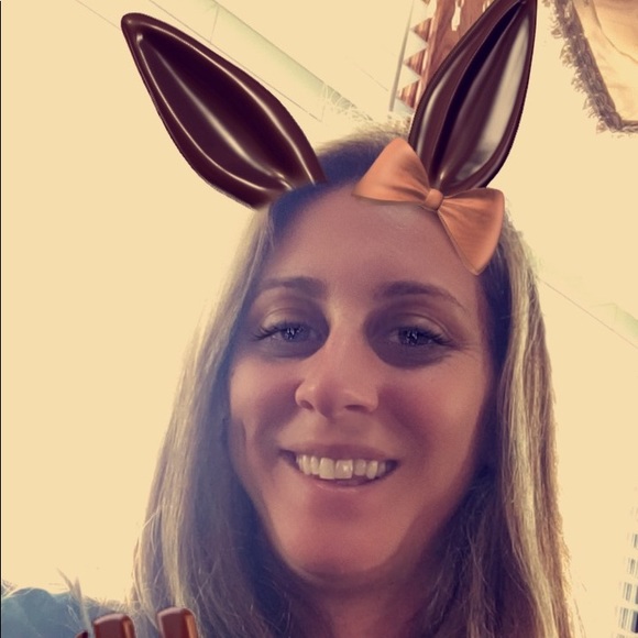 Meet your Posher,Cariann NotJustMoms.Closet๐๐ผโโ๏ธ - Picture 6 of 11